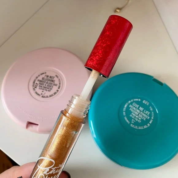 Mac Cosmetics bundle - Picture 4 of 4